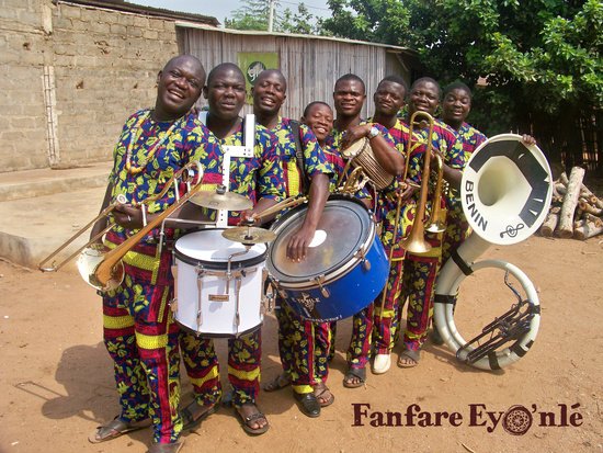 voir la fiche artiste La fanfare Eyo'Nlé voir la fiche artiste La fanfare Eyo'Nlé
